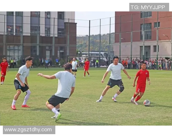 洛阳中辉煌足球队球员展现青春风采努力拼搏追逐梦想的故事 洛阳中辉煌足球队球员展现青春风采努力拼搏追逐梦想的故事